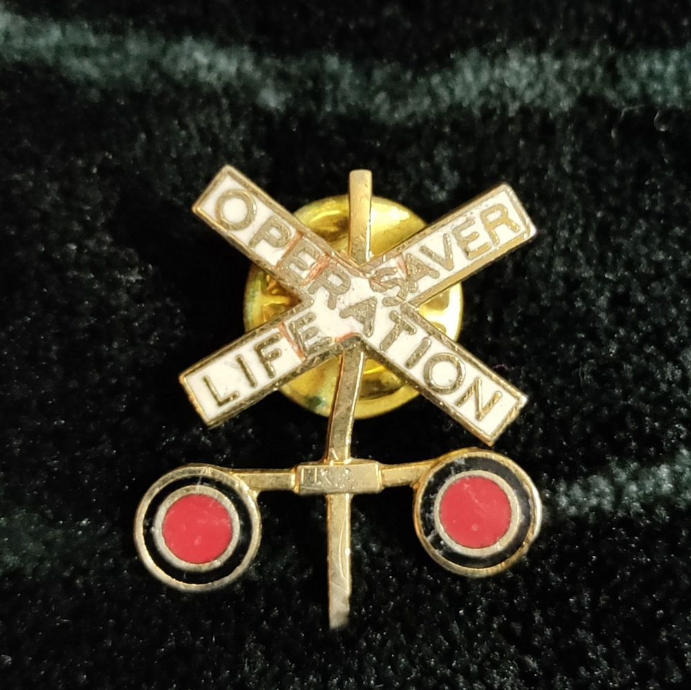 Vintage Railroad Crossing Lapel pin